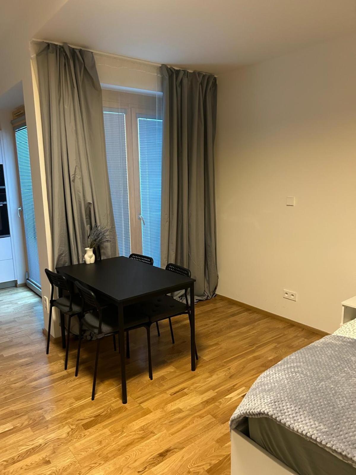 Kobrova With Free Parking Apartment Prague