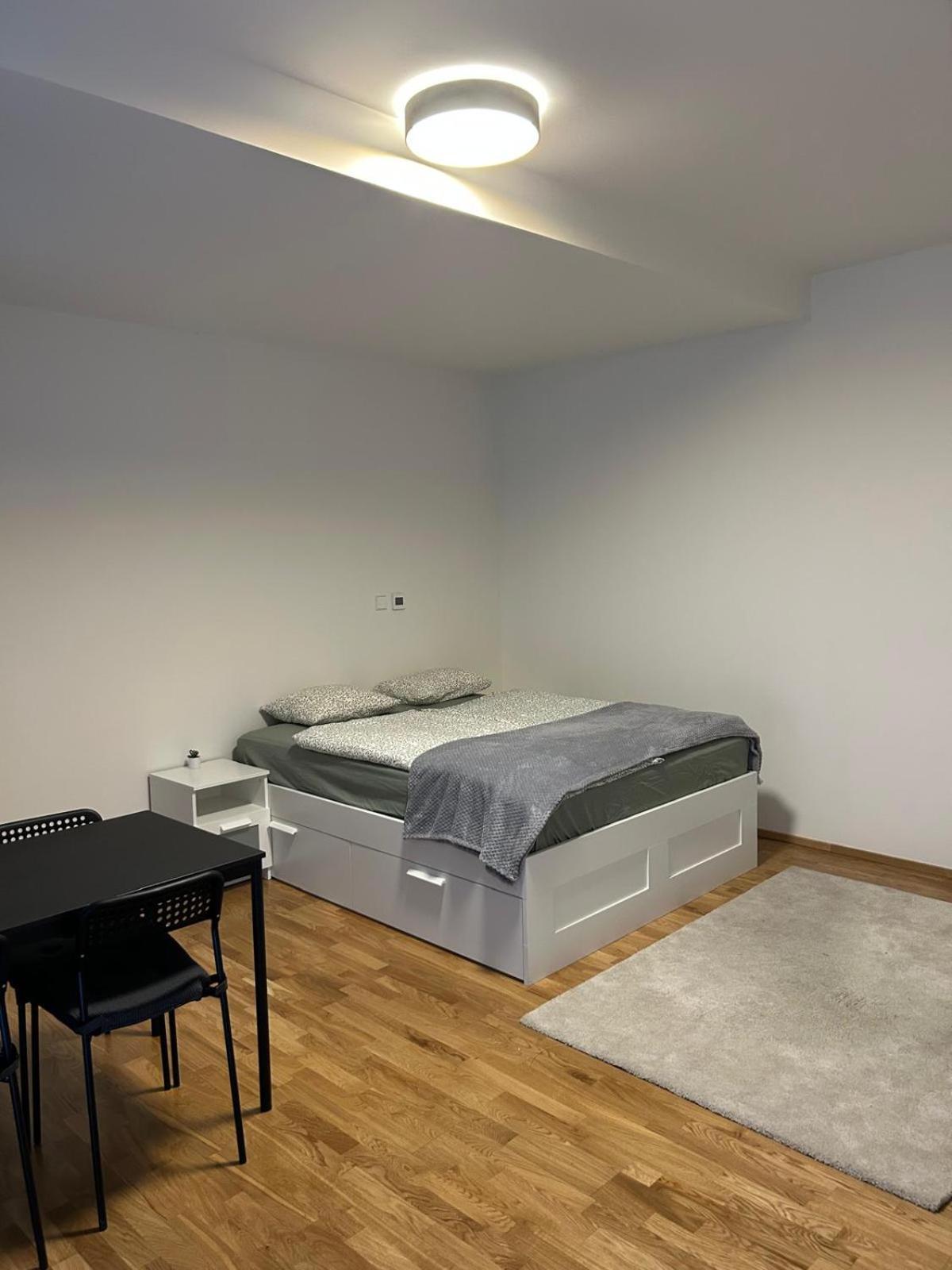 Kobrova With Free Parking Apartment Prague